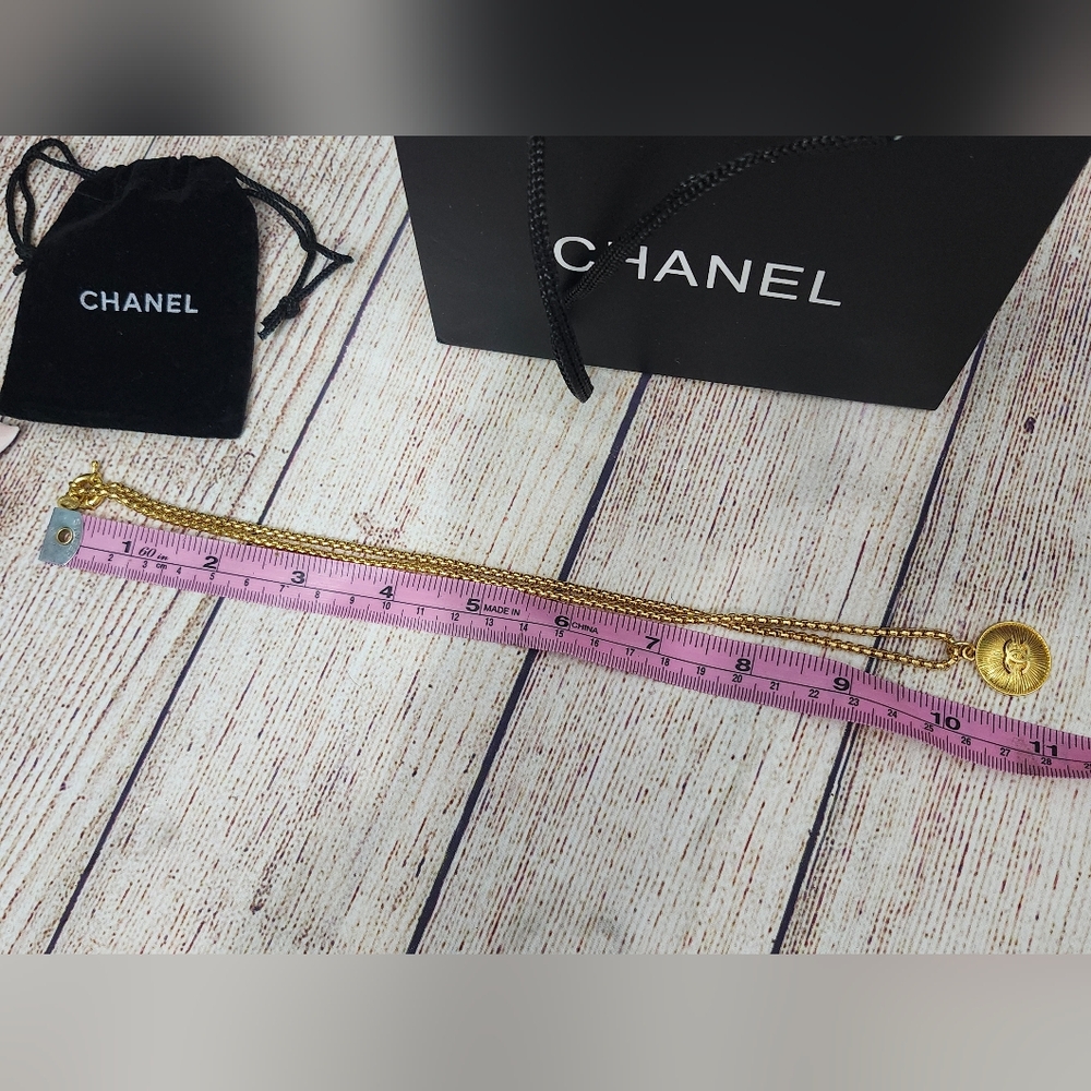 Vintage Chanel Gold Pendant Necklace - Picture 6 of 6